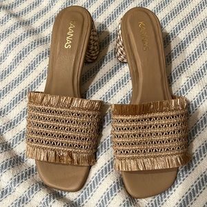 BRAND NEW Kaanas Sumatra Sandals in Natural
